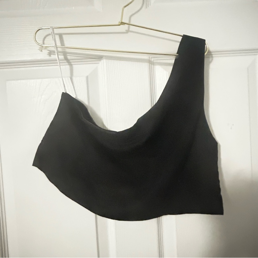 NWT CHARLIE HOLIDAY
TILLIE LINEN ONE SHOULDER CROP TOP Small - Picture 3 of 4